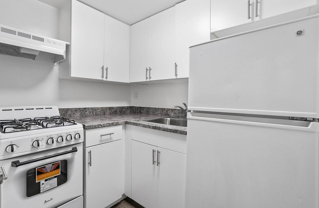88 Fulton Street - Photo 2