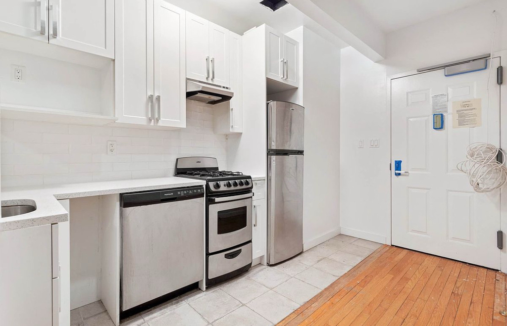 106 Fulton Street - Photo 3