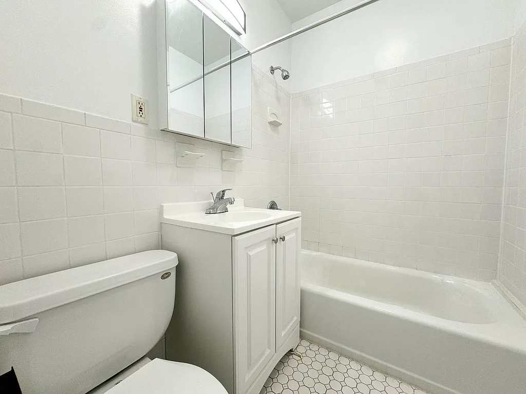 225 East 10th Street - Photo 2
