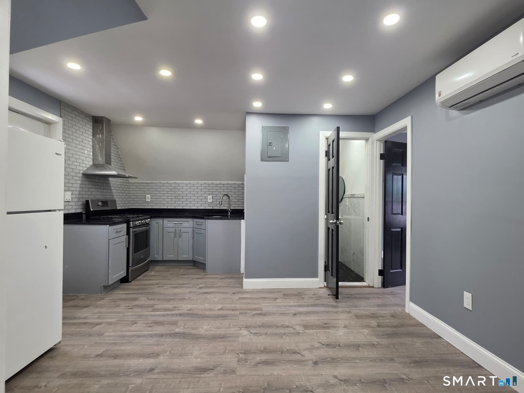 979-981 Hancock Avenue - Photo 1