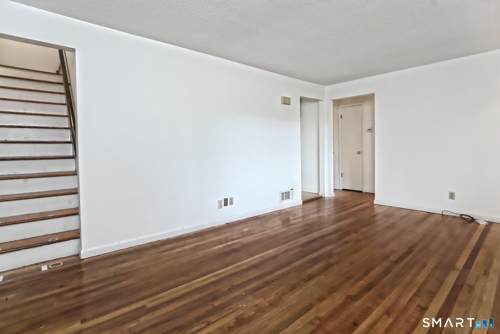 52-54 Pond Point Avenue - Photo 23