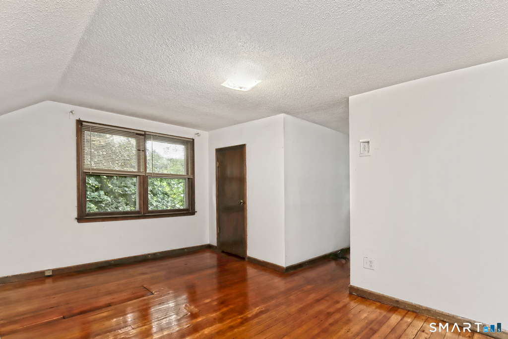 52-54 Pond Point Avenue - Photo 18