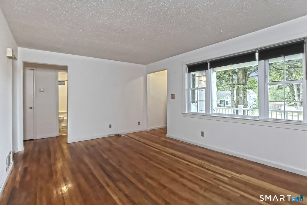 52-54 Pond Point Avenue - Photo 22