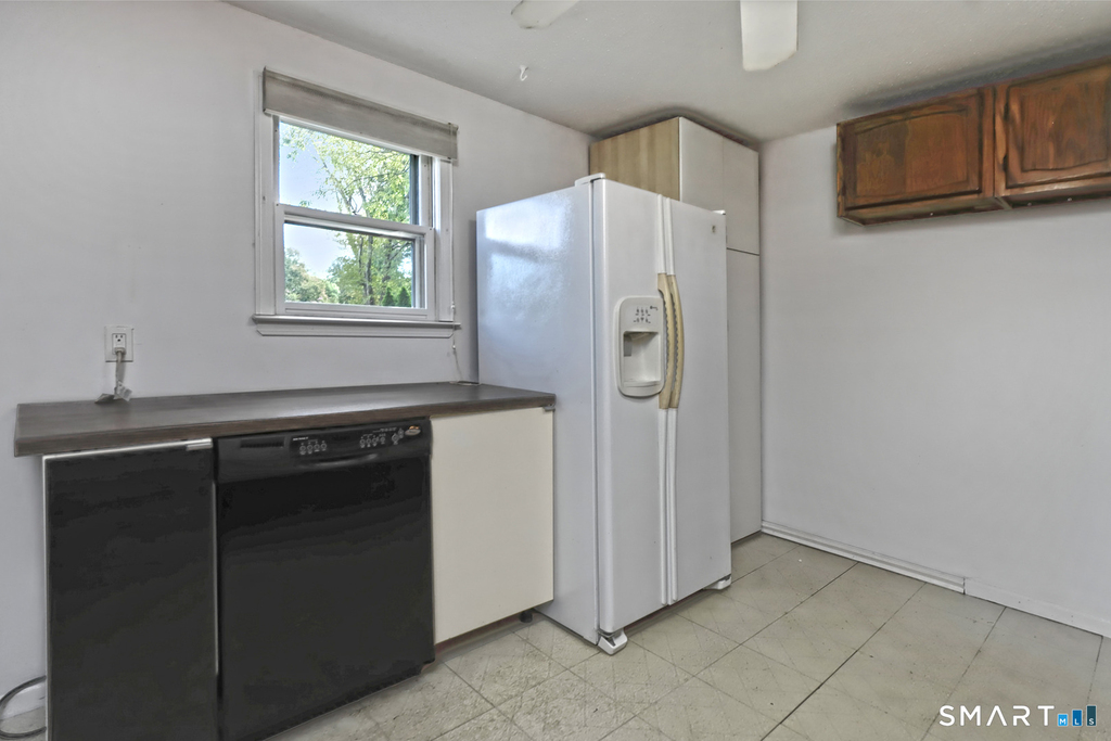 52-54 Pond Point Avenue - Photo 12
