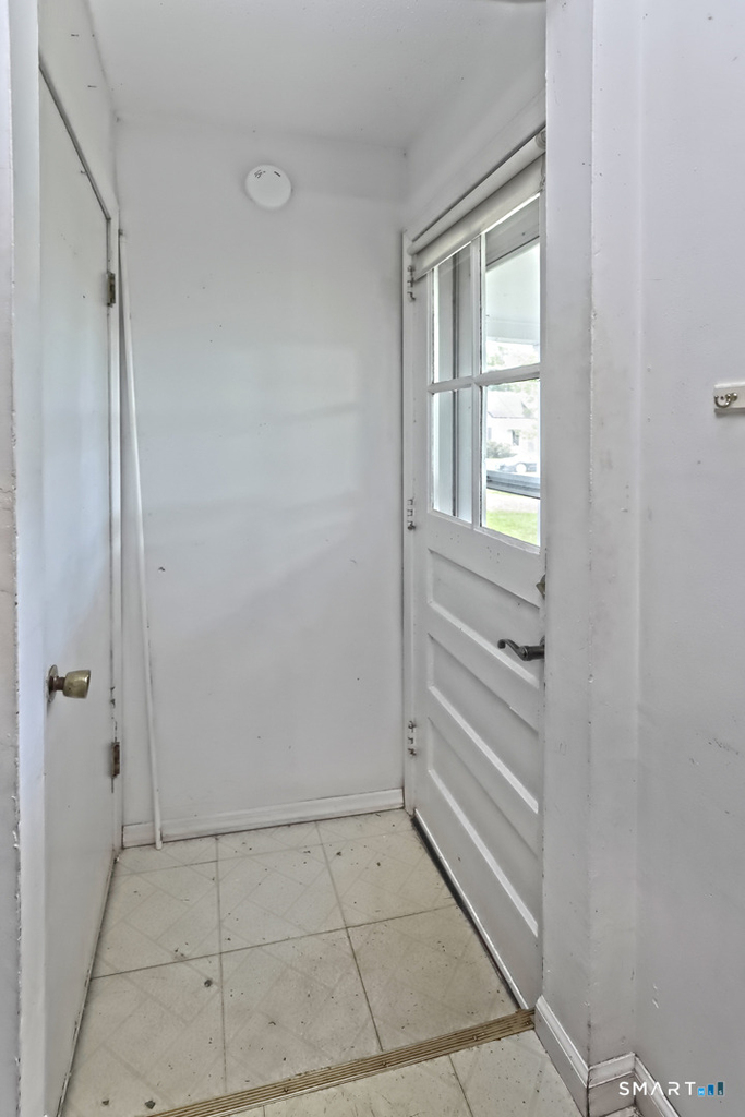 52-54 Pond Point Avenue - Photo 11