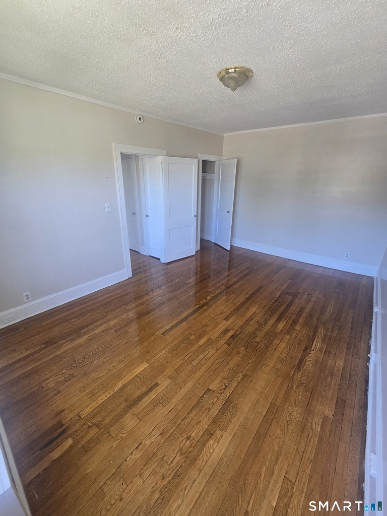 9 Evergreen Avenue - Photo 3