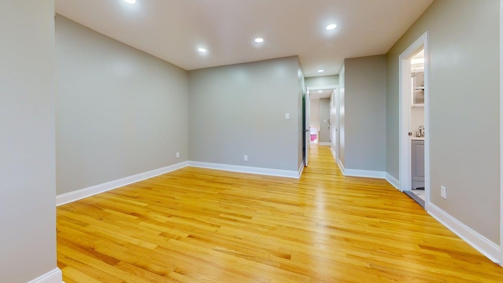 67-39 Clyde Street - Photo 11