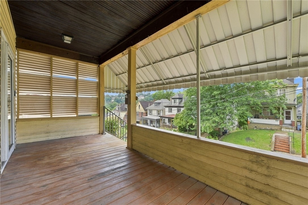 1521 Rockland Ave - Photo 1