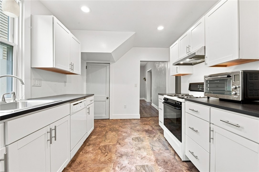 1521 Rockland Ave - Photo 3