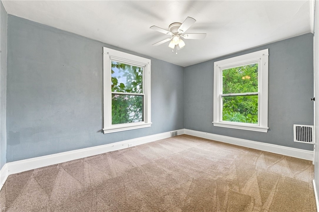 1521 Rockland Ave - Photo 7