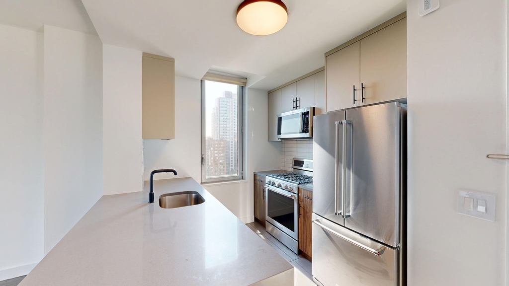 808 Columbus Ave - Photo 1
