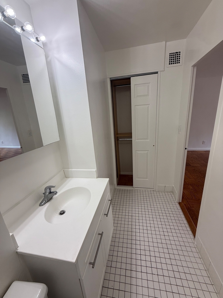 236 East 36th Street - Photo 6