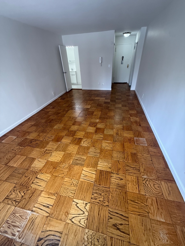 236 East 36th Street - Photo 2