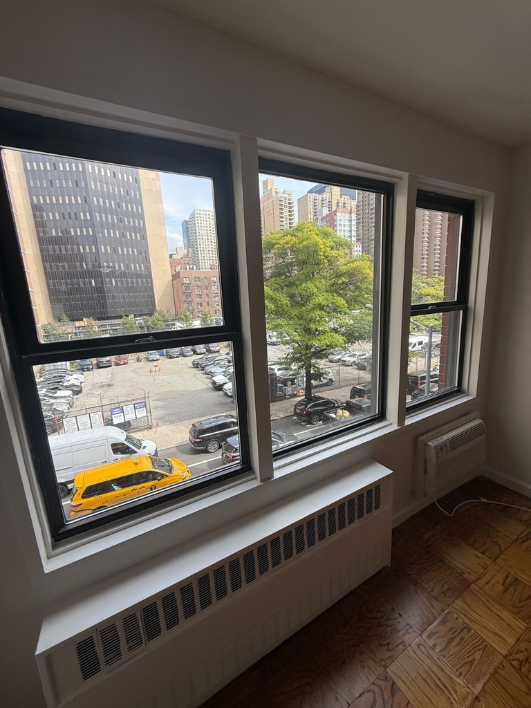 236 East 36th Street - Photo 3