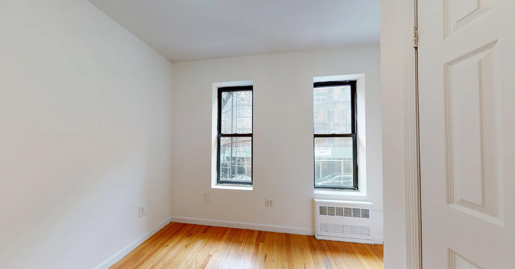East 65th Street - Photo 4