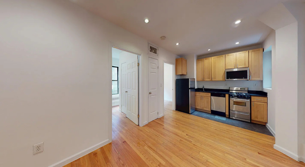 East 65th Street - Photo 3