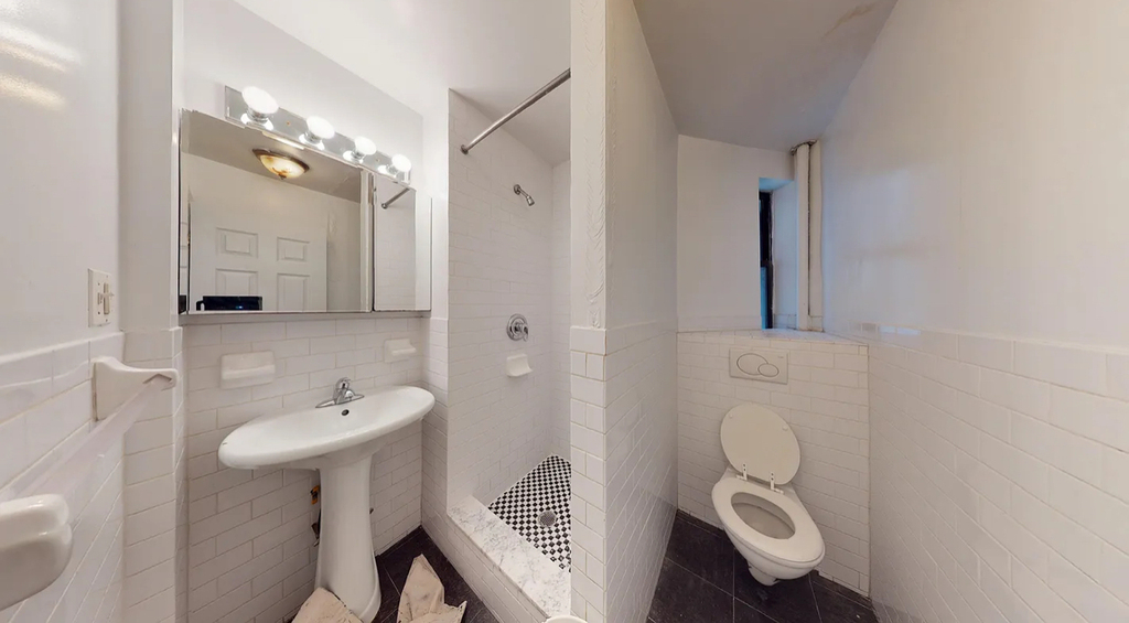 East 65th Street - Photo 5