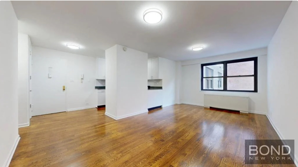 East 16th Street - Photo 3