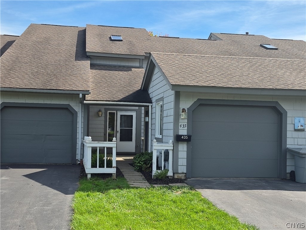 435 Summerhaven Drive - Photo 0