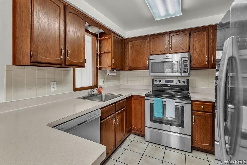 28 Mead St. - Upper Unit - Photo 17