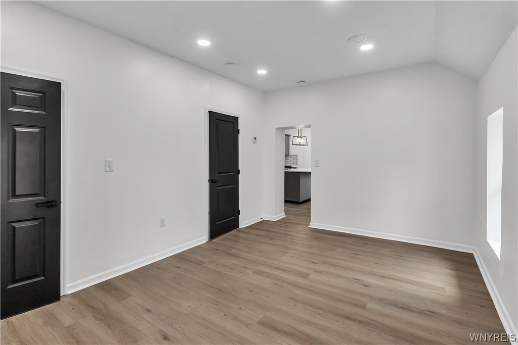 545 Niagara Street - Photo 1
