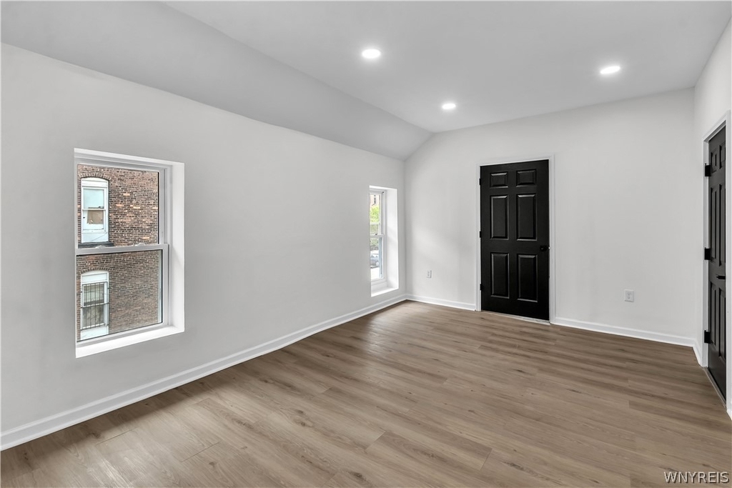 545 Niagara Street - Photo 3