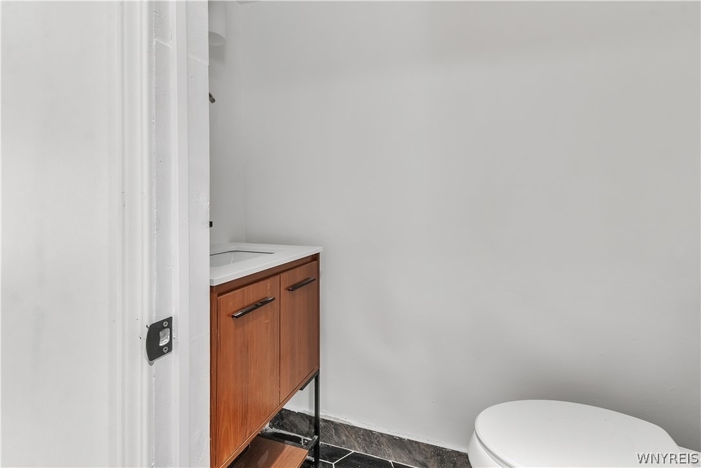 545 Niagara Street - Photo 10