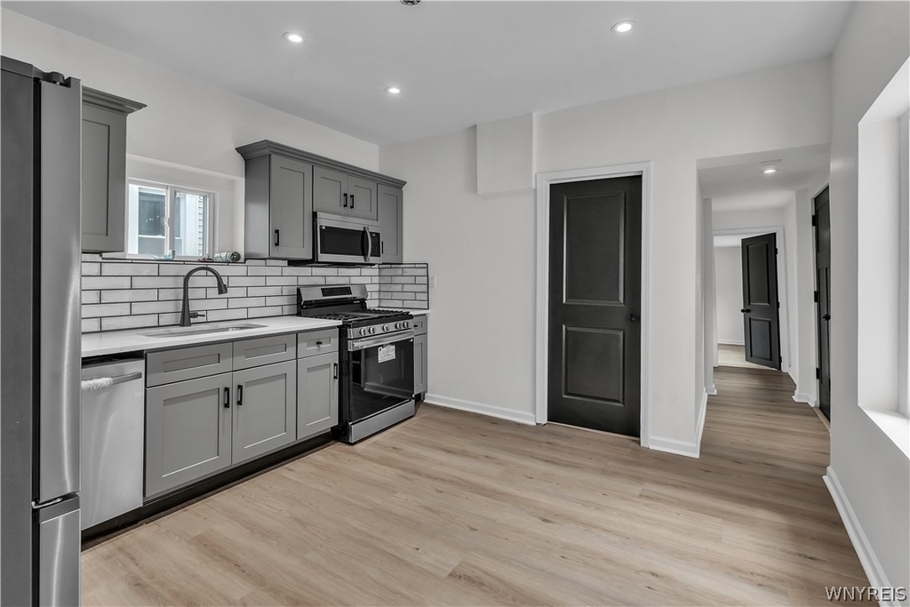 545 Niagara Street - Photo 3