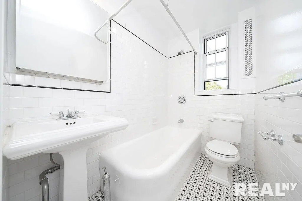 W 13th St - Photo 2