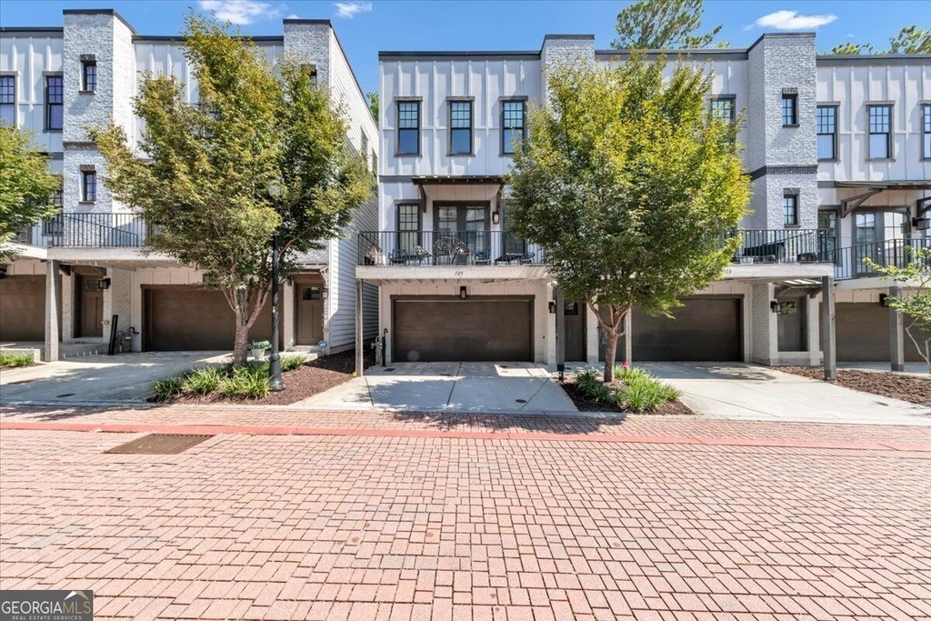 725 Taylor Court Ne - Photo 0