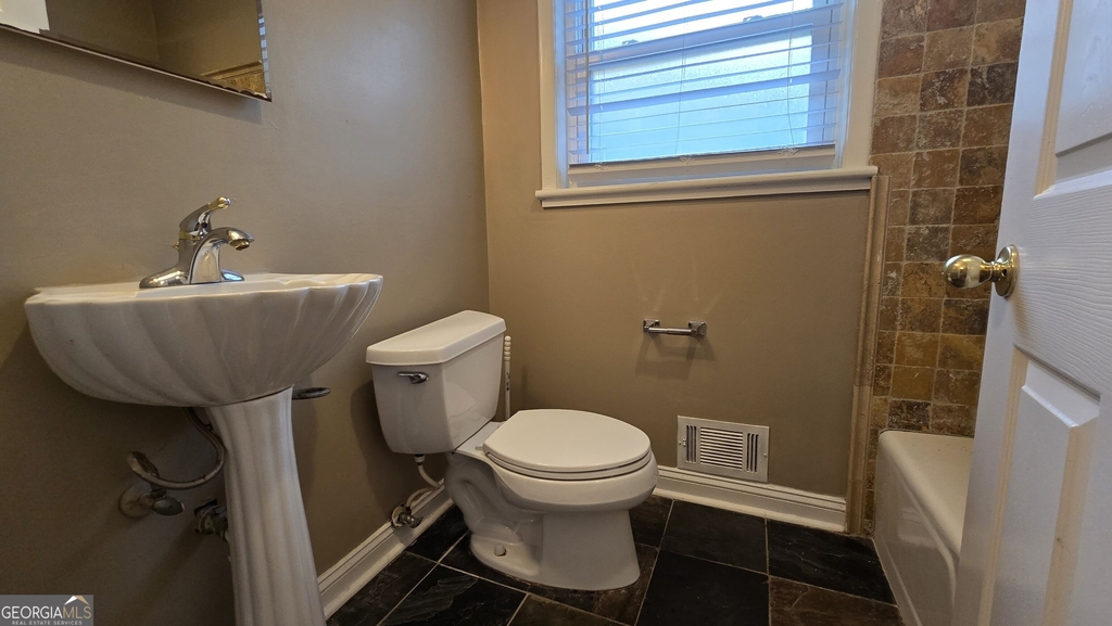 3668 Kingsboro Road Ne - Photo 11