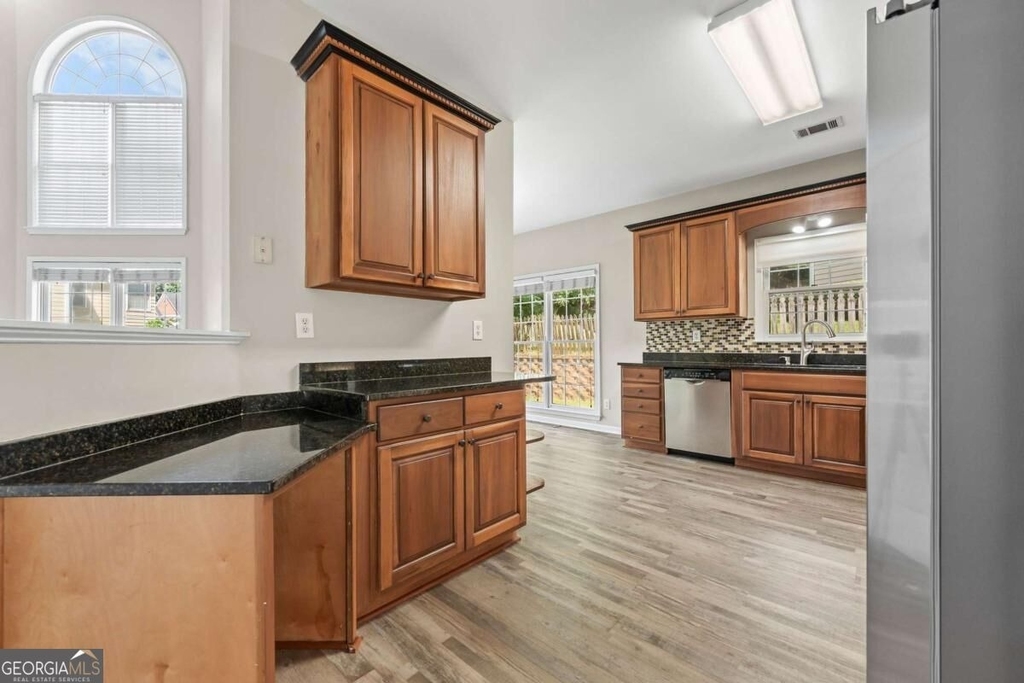 2878 Calhoun Square - Photo 18