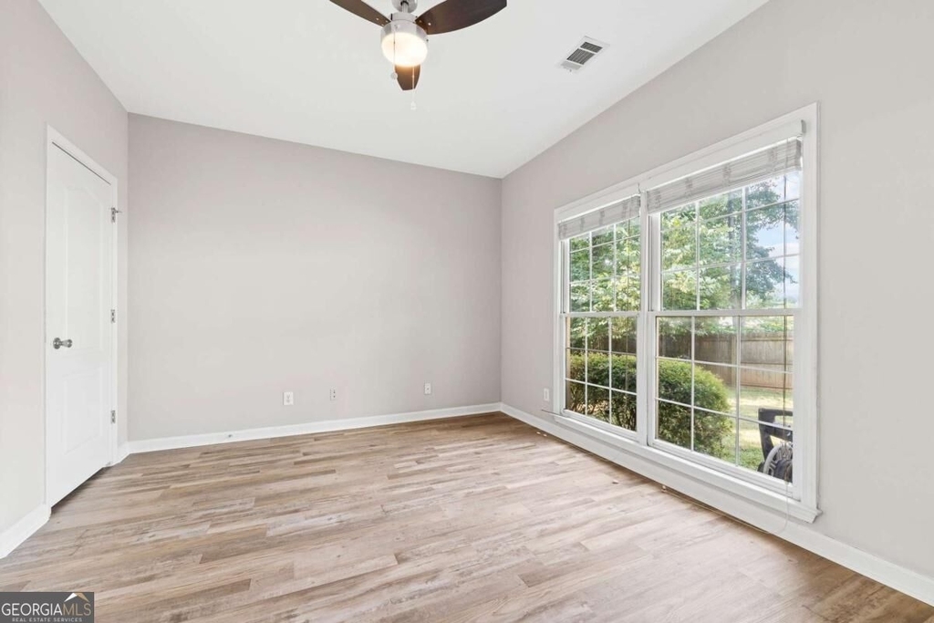 2878 Calhoun Square - Photo 8