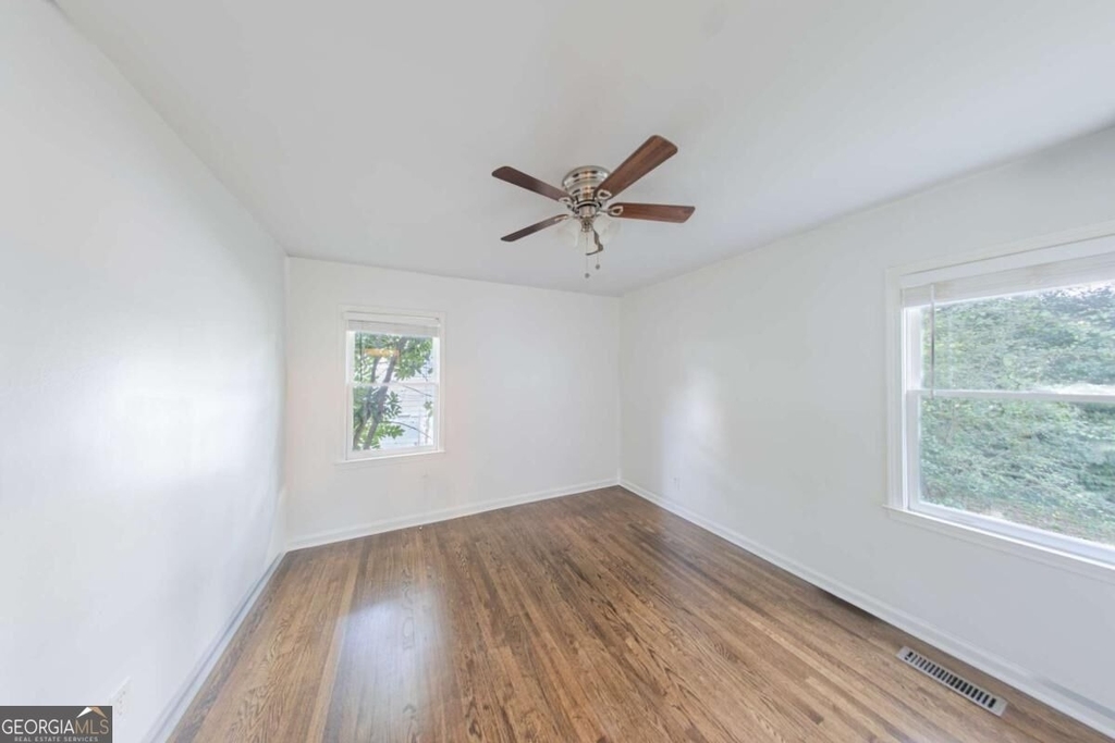 914 Bank Street Se - Photo 9