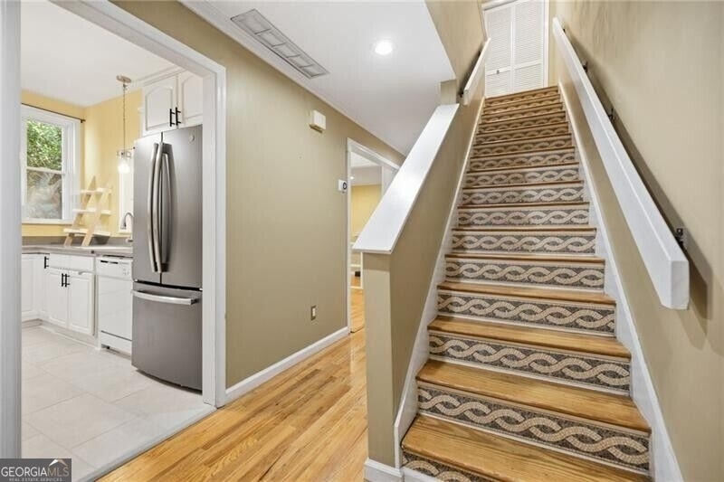 187 12th Street Ne - Photo 4