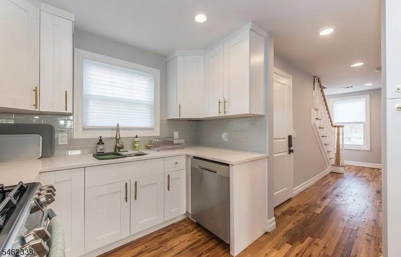 27 Center St - Photo 3