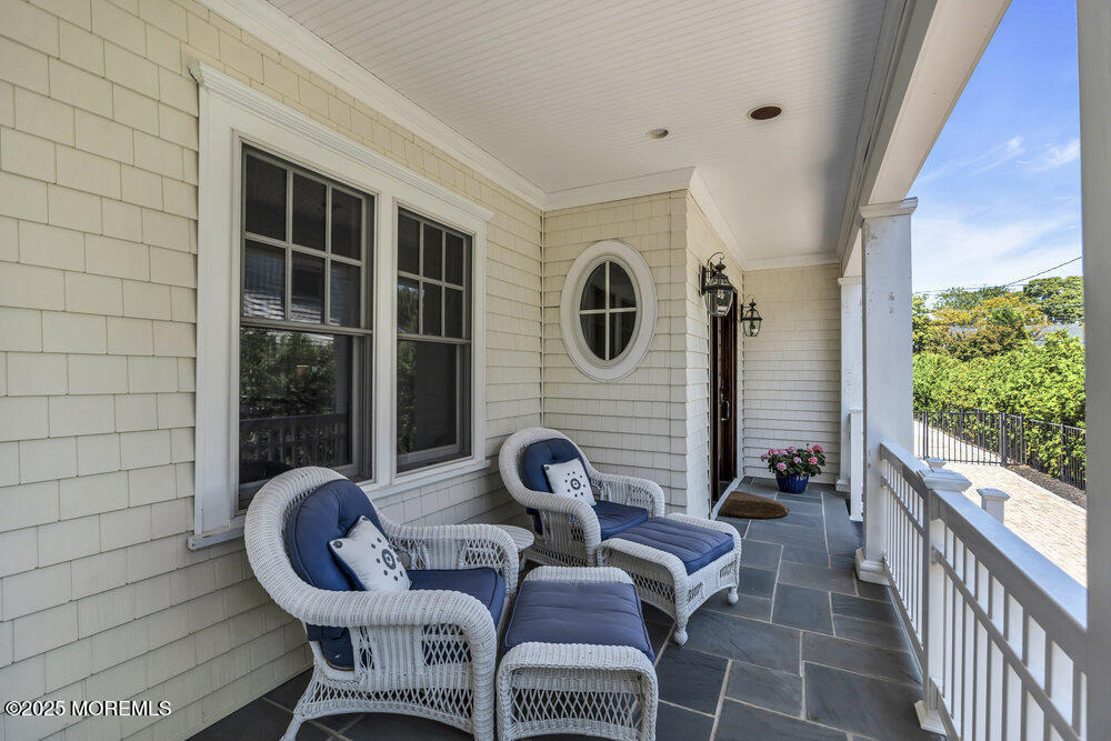 420 Tuttle Avenue - Photo 2