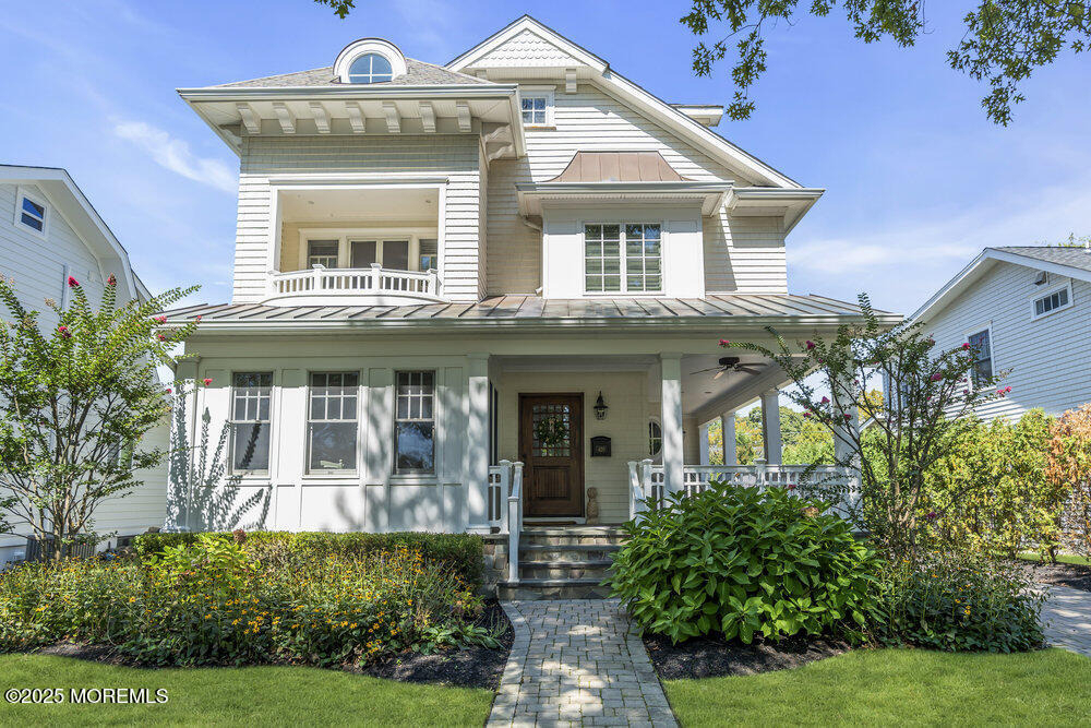 420 Tuttle Avenue - Photo 1
