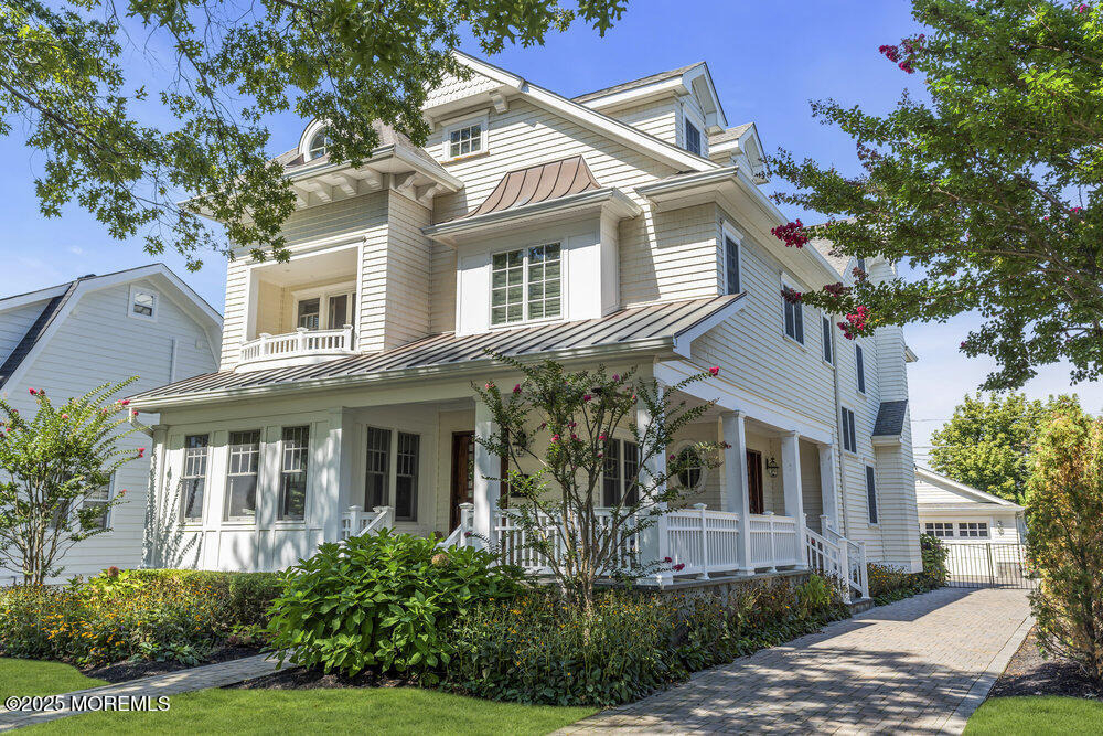 420 Tuttle Avenue - Photo 0