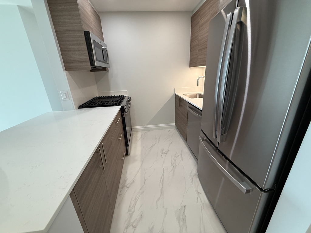 West 48th Street - Photo 6
