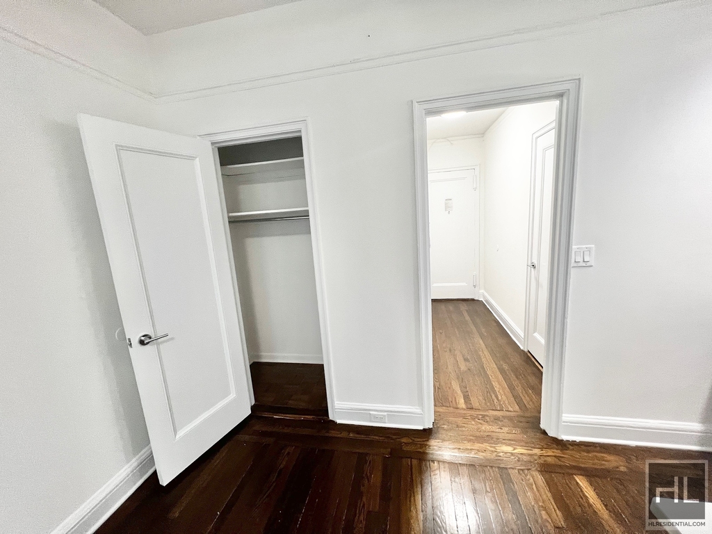 East 46 Street - Photo 3