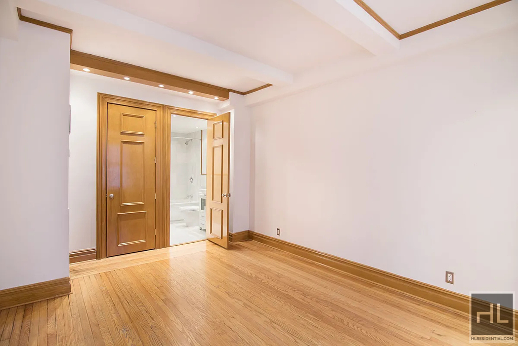 West 58 Street - Photo 5