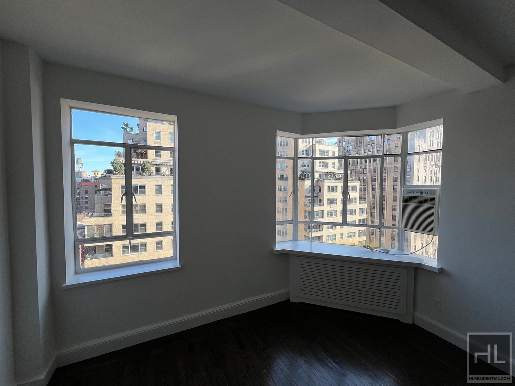 Fifth Avenue - Photo 12