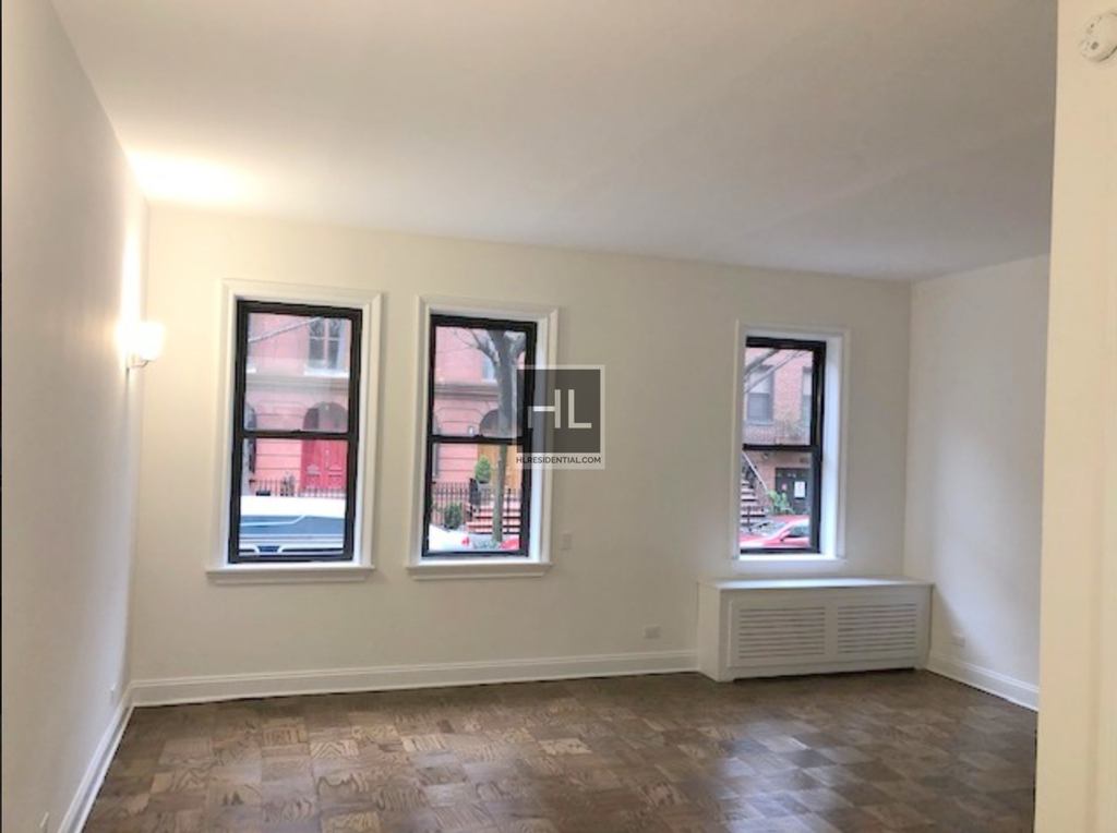 West 22 Street - Photo 3