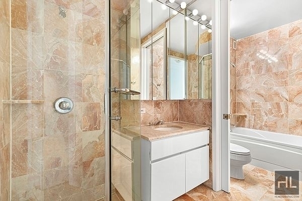 East 57th Street - Photo 4