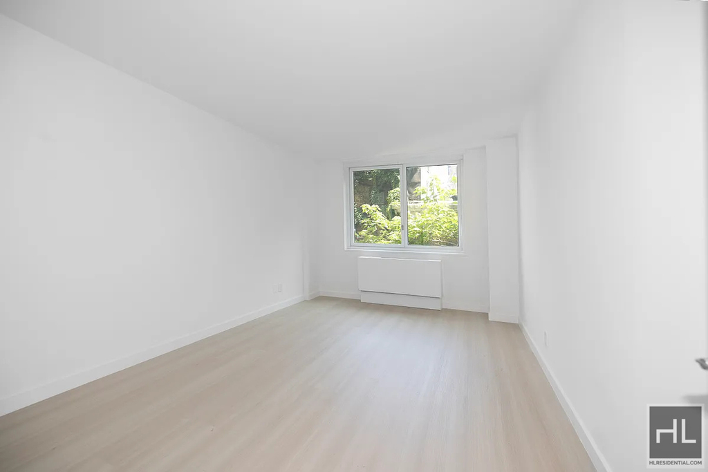 East 34 Street - Photo 1