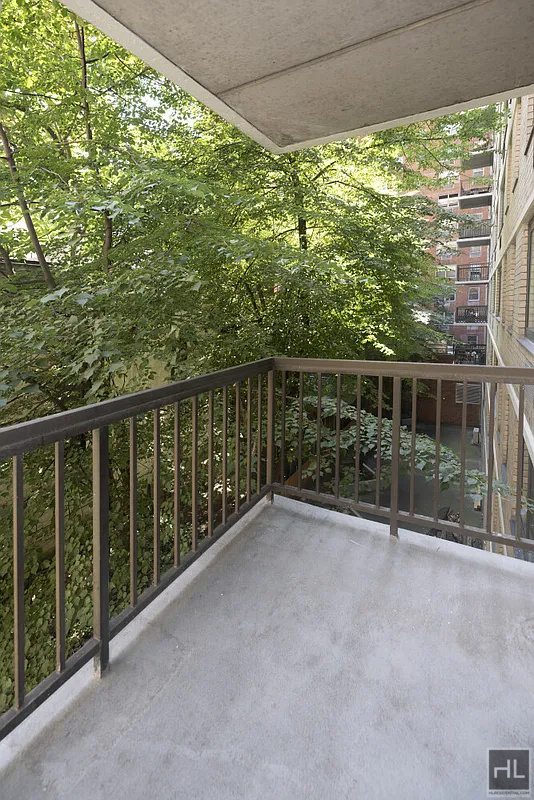 East 34 Street - Photo 4
