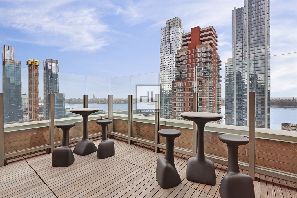 West 43 Street - Photo 13