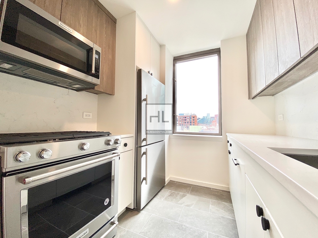 West 43 Street - Photo 4