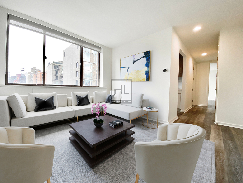 West 43 Street - Photo 1